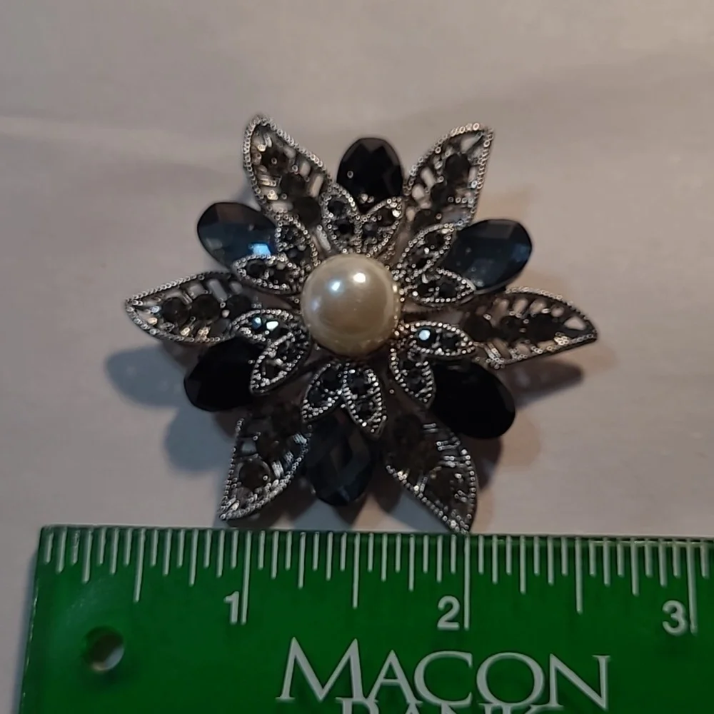Women's Silvertone Brooch or Necklace
